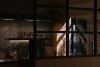 Gerookt glas is het nieuwe luxe-materiaal in huis