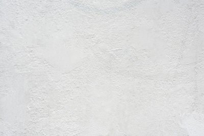 Deze ruwe pleisterwand is het nieuwe luxe wandmateriaal