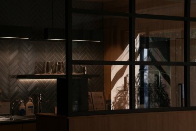 Gerookt glas is het nieuwe luxe-materiaal in huis